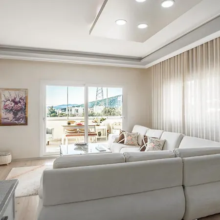 Spacious 2 Bedroom House With A View In Konacik شقة *