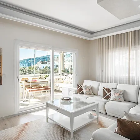 Spacious 2 Bedroom House With A View In Konacik شقة