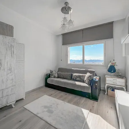 Spacious 2 Bedroom House With A View In Konacik شقة